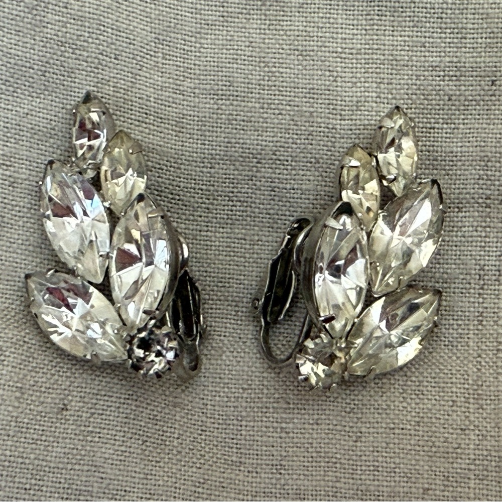 Antique Clip-On Crystal Leaf Earrings - Clear